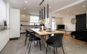 Lightplace • Grosse Unterkunft • 3 Schlafzimmer • Boxspring • Smart Tv • Biergarten • Restaurant